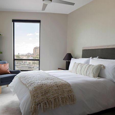Sentral Old Town Aparthotel Scottsdale Rum bild