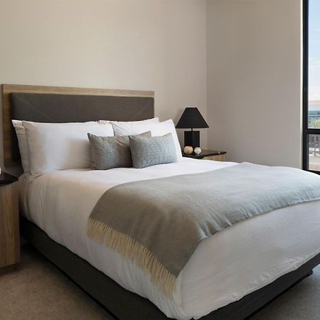 Sentral Old Town Aparthotel Scottsdale Rum bild